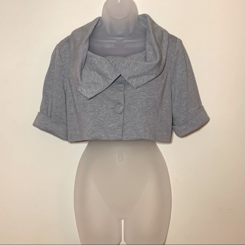 Adorable Vintage Inspired Cropped Bolero Jacket w/ 1950s Style Portrait Collar